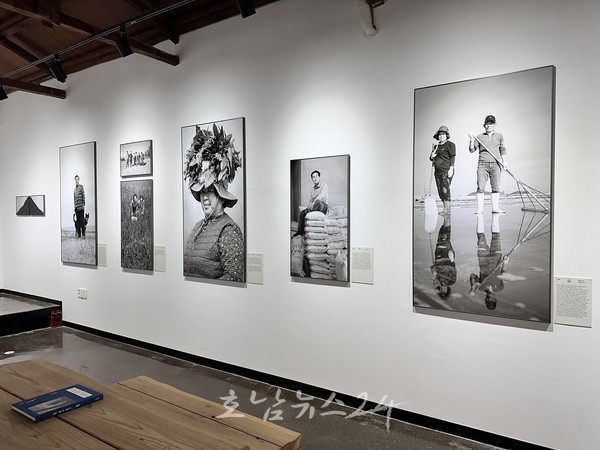  신안 사람들과 신안의 풍경 담은 사진전...신안 만인보전 16일 개막식