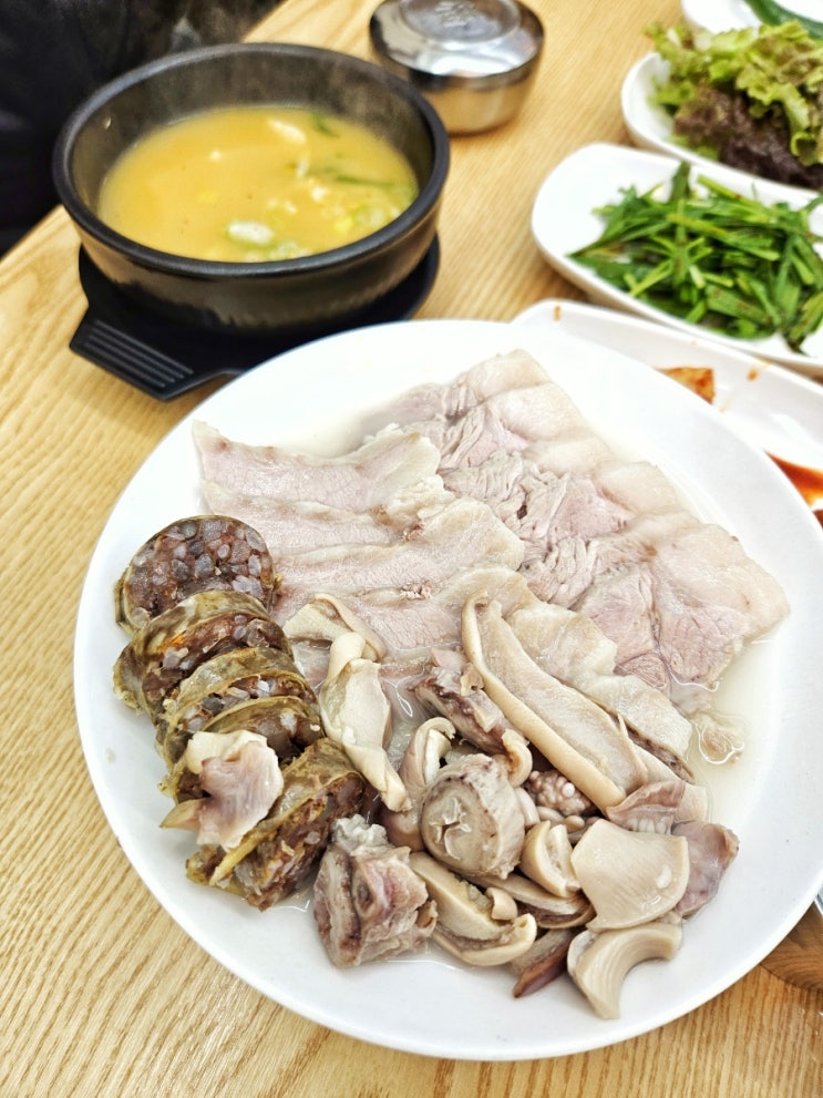 부산 연산동 신상밥집 쌍둥이돼지국밥 돼지국밥 모듬백반 주문 부산 연산동 신상밥집 쌍둥이돼지국밥 돼지국밥 모듬백반 주문