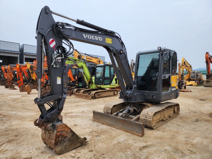  볼보 EC60E 2018년식 코끼리집게 회전라인 02 중고굴삭기