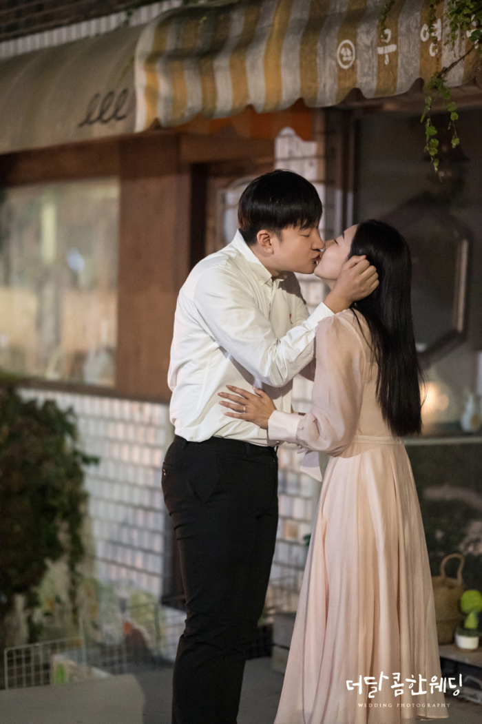 '나는 솔로' 15기 광수옥순, 내년 1월 결혼...달콤한 뽀뽀샷 웨딩 스냅 공개 '나는 솔로' 15기 광수옥순, 내년 1월 결혼...달콤한 뽀뽀샷 웨딩 스냅 공개