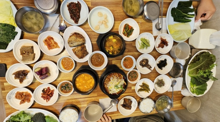  대릉원 맛집, 정록쌈밥,여러가지 반찬에 만족스러운 맛집