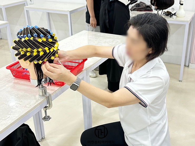  다양한 연령층에게 있기 있는 미용 분야 헤어디자이너 도전하기
