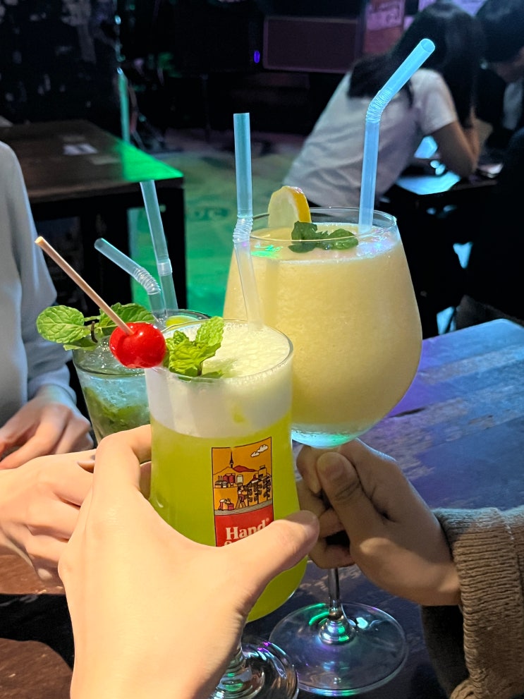  이태원칵테일맛집 이태원라이브바이자 녹사평뮤직바로 유명한 이태원펍 펫사운즈 (feat. 그런데 떼창도 가능했던)