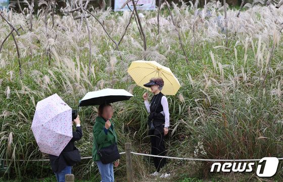 전국에 '<b>가을비</b>'…<b>수도권</b>·강원·충청 최대 '40' 많은 비... 