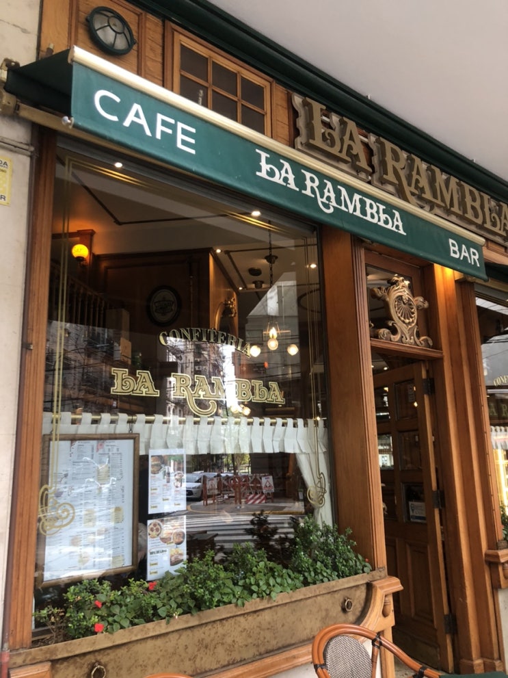  La Rambla : 스테이크 샌드위치, 토르티야, 토마토 주스