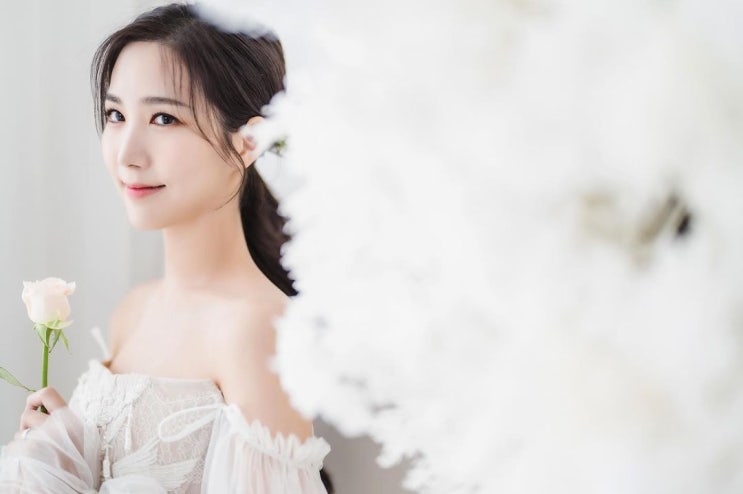 국민 걸그룹 에이핑크 출신 홍유경, 14일 결혼식 올려...아름다운 신부 탄생 국민 걸그룹 에이핑크 출신 홍유경, 14일 결혼식 올려...아름다운 신부 탄생