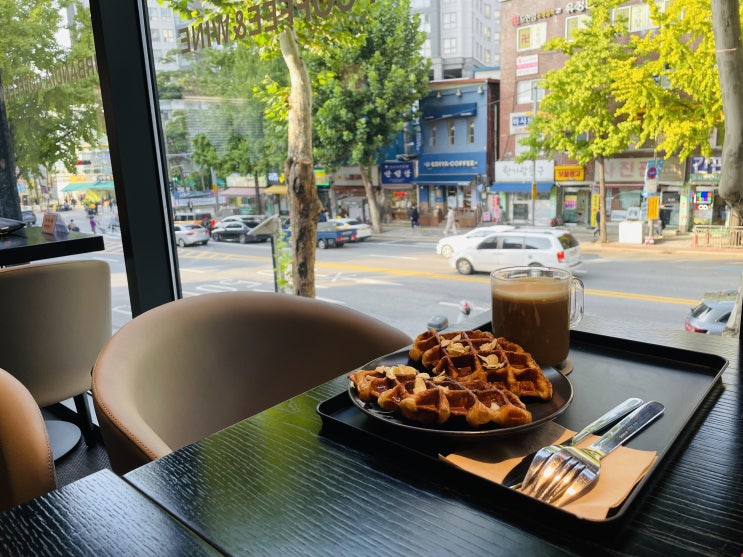  [내돈내산] 신당역 근처 신상 카페, 와인도 파는 어반디아(URBANDIA)