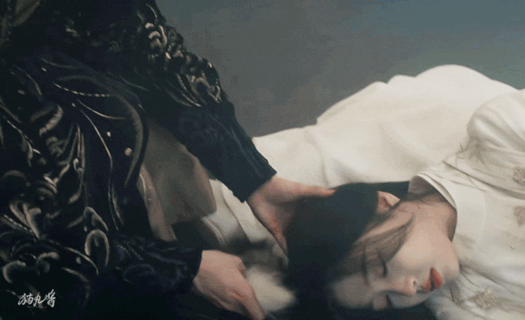  <중드 운지우云之羽-5화:给她垫狐狸毛那里也太让人心动了여우꼬리털로 머리받쳐주는거 심쿵 >궁자우 으와!!여기서 운위삼 설레네!!!