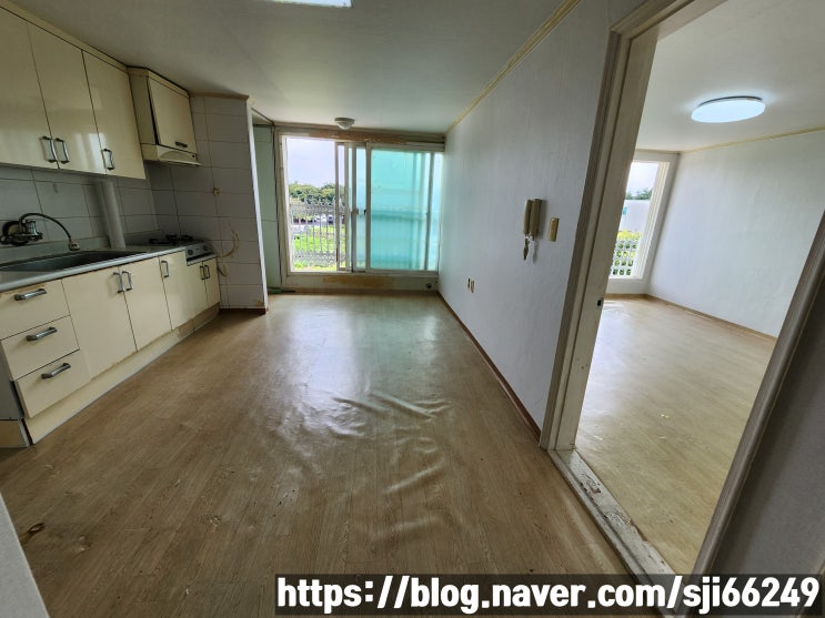  파주 탄현면 법흥리 투룸 월세 700/45만 전망 좋고 채광 좋은 남향집 3층 거실 넓은 살림집 빅사이즈 투룸, 통일동산 신세계첼시아울렛 헤이리 투룸 임대