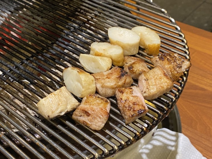  대전 갈마동 돼지고기 맛집 직접 구워주는 돈길 가성비 굿