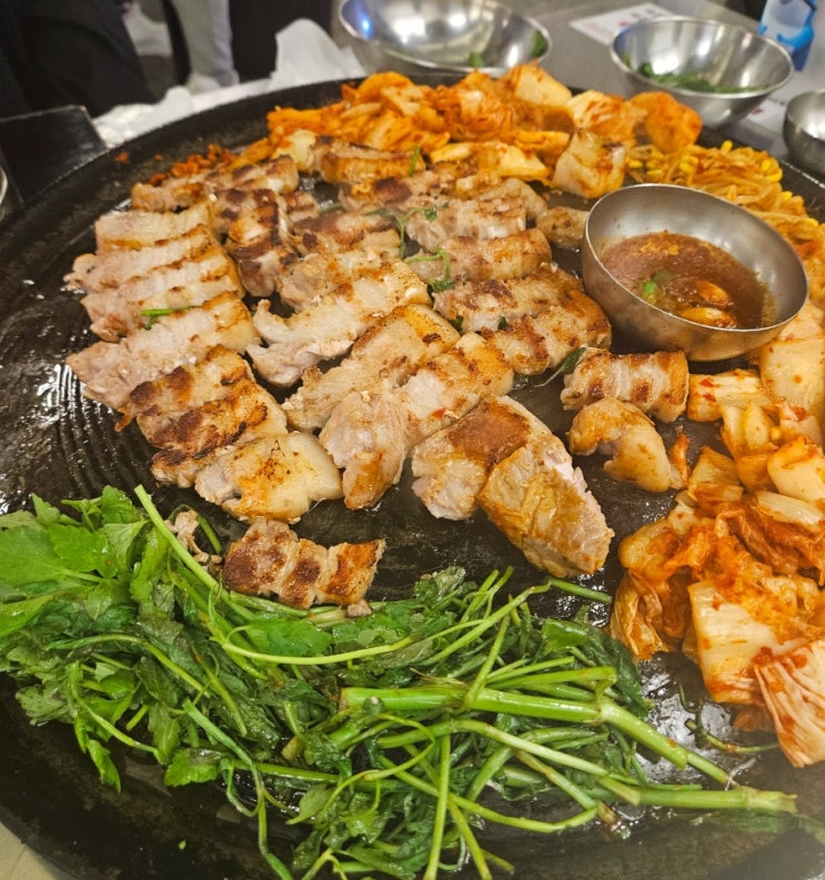  [동두천 솥뚜껑 생 삼겹살] 안산 중앙동 삼겹살 맛집, 미나리 추가, 솥뚜껑에 구워먹는 숙성 고기