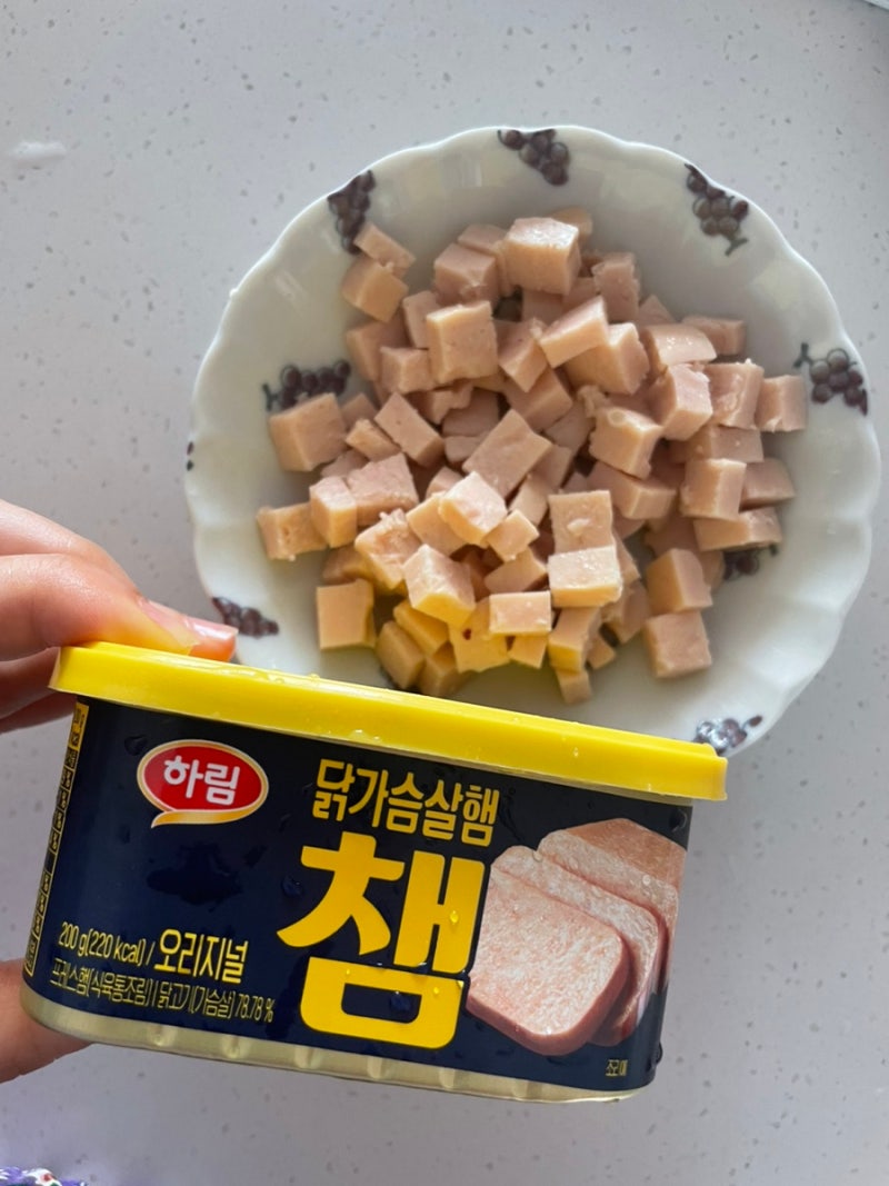하림 닭가슴살햄 챔과 풀무원 맵치소스로 김치볶음밥 만들기