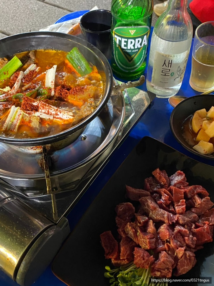  [종로야장거리] 선선한 가을, 노상하기 좋은 술집- 육회 '동대문 허파집'/ '에이스호프'