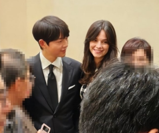 Actor Song Joong-ki and Katy Attend Sister's Wedding