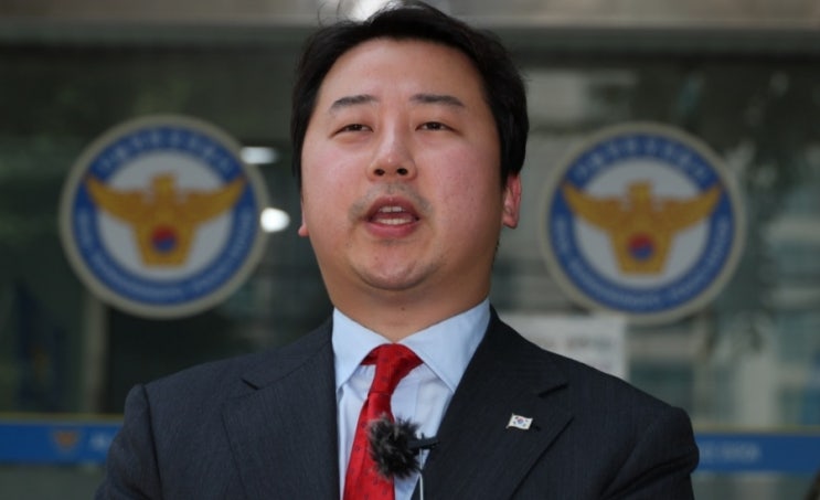 장예찬, 대통령 걸고 넘어지는 버릇부터 고쳐야? 대통령 걸개... 