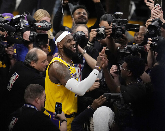  미국 NBA 농구 총득점 순위 Top50  ... 르브론 (1위, 38652점), 압둘자바(2위), 칼말론 3위, 코비 브라이언트 4위, 마이클 조던 5위