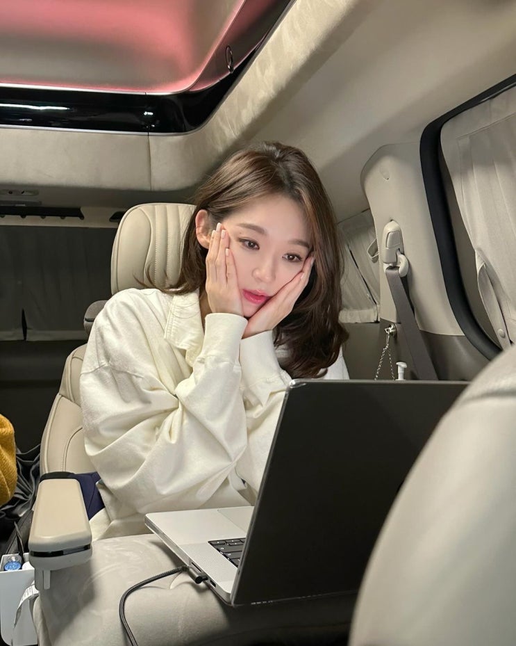 강민경, 이해리 결혼 후 외로움 늘었나 "연휴 내내 '나는솔로' 봤다...사랑하는 사람이 있었으면" 강민경, 이해리 결혼 후 외로움 늘었나 "연휴 내내 '나는솔로' 봤다...사랑하는 사람이 있었으면"