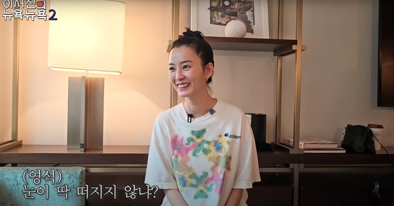 뉴욕뉴욕2 정유미 나이키 운동화 보메로5, 넥크림, 더로우, 킬리안 코디정보