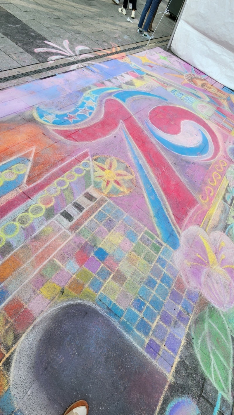 분필로그렸다구? I 거리초크아트 I 길거리에 분필로 그림그리기 \u003c한미수교 70주년 기념행사\u003e 현장 I 위즈초크아트 CHALKART :  네이버 블로그, image size:800x1421