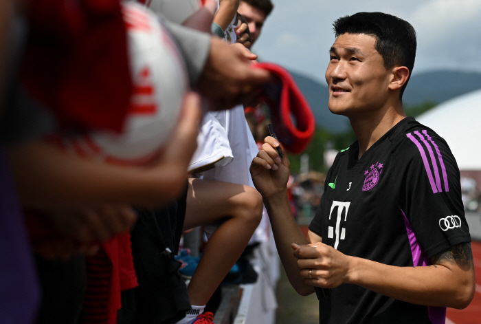 ESPN “전 세계 26세 <b>축구</b> 선수 중 최고는 <b>김민재</b>”