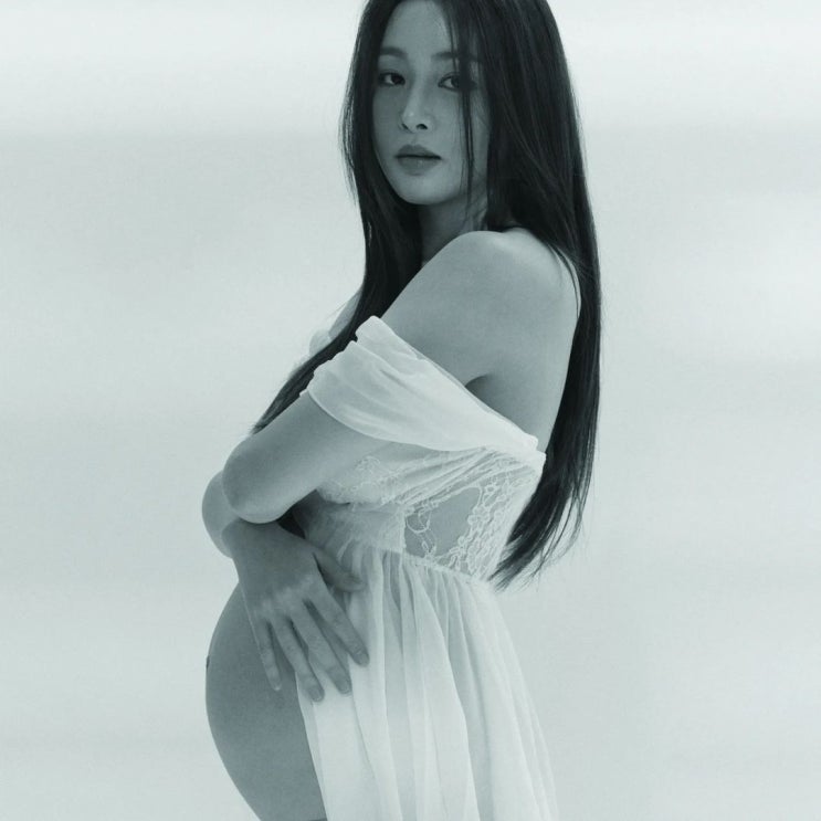  배우 강소라, 2년 만에 둘째 임신...연말 출산 앞두고 만삭 화보 촬영