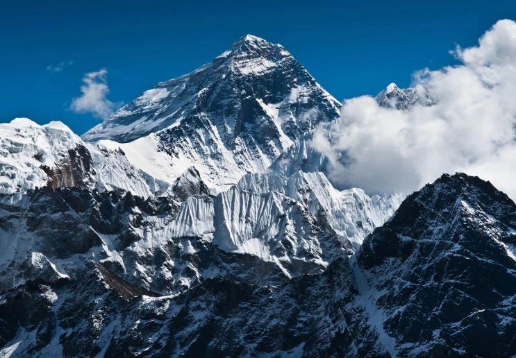에베레스트 산의 높이, 날씨, 특징, 형성과정