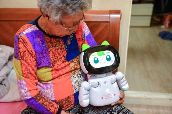 '어르신 고독사 제로' 선포 속초시, AI 돌봄 로봇 '다솜이' 확대 '어르신 고독사 제로' 선포 속초시, AI 돌봄 로봇 '다솜이' 확대