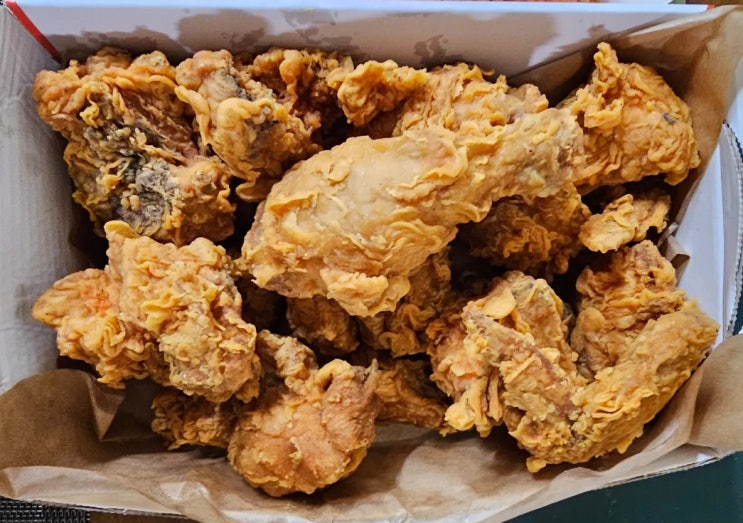 자담치킨 핫후라이드, 스리라차 치킨 맛있게 먹는 팁, 통오징어튀김 자담치킨 핫후라이드, 스리라차 치킨 맛있게 먹는 팁, 통오징어튀김