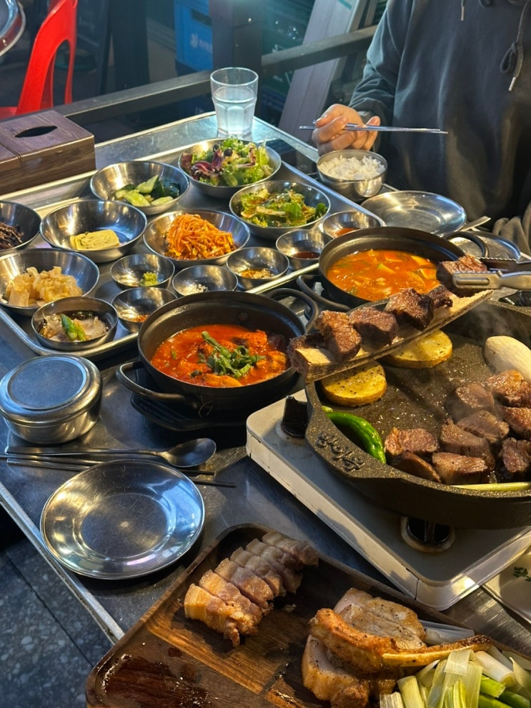  푸짐하고 맛있는 다산동 고기집 = 다산 방이옥