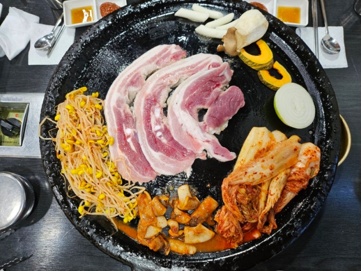 [뚝섬역 맛집]20년된 전통이 있는 곳, 솥뚜껑 삼겹살 돈벼락맛집