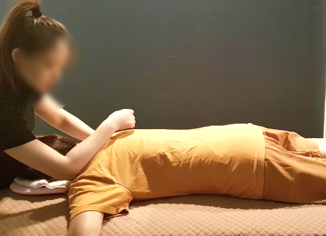  구제주마사지 샵에서 커플데이트