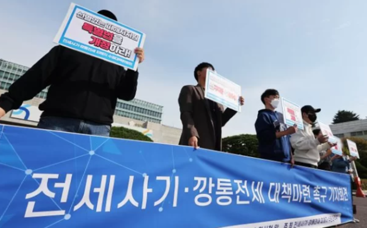 <b>경찰</b>, '<b>수원 전세사기</b>' 임대인 압수수색, 피해액 190억 넘고... 