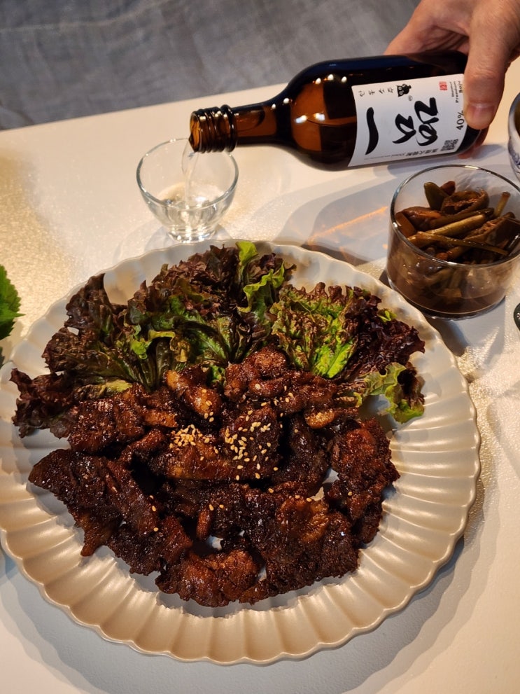  돼지고기 요리 밥 반찬 술안주 양념 돼지갈비 구이 거성마켓 간편식 캠핑 요리 바베큐 고기