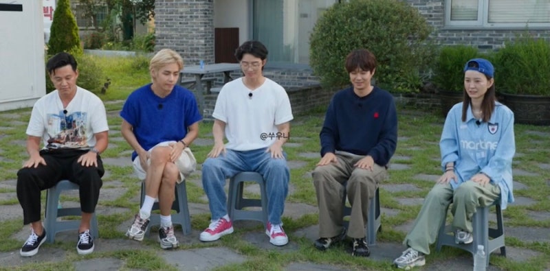 God of Communication: Jung Yu-mi's Clothes, Nike Shirt, Shoes, Sneakers - A Complete Guide! V's Necklace, T-shirt, Park Seo-joon's Shoes Info