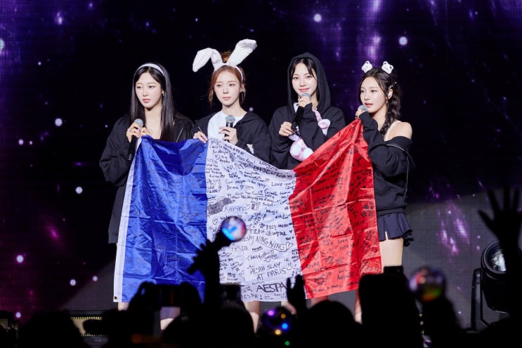 [SYNK : HYPER LINE - aespa LIVE TOUR 2023] <b>에스파 콘서트</b>... 
