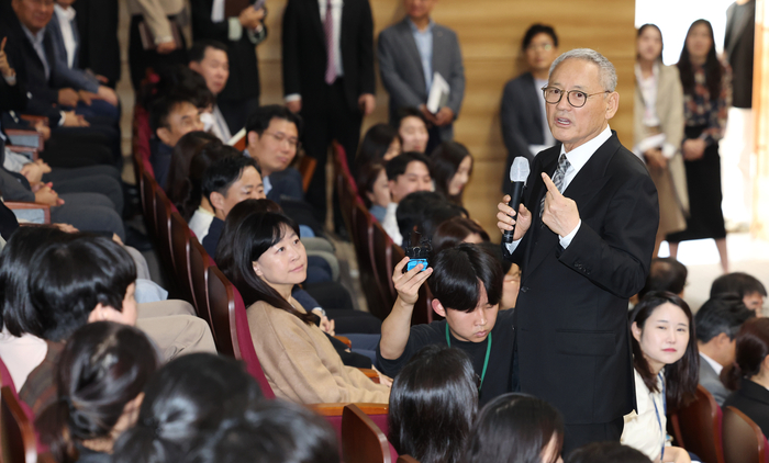 <b>유인촌</b> <b>장관</b> 취임 "문화 중심 정책 만들 것"