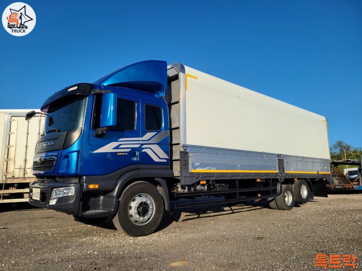 중고 8.5톤윙바디 윙길이 8400 프리마윙바디 중 최상급으로 푸른 빛을 자랑하는 2014년식 후축윙바디 매매 특트럭m