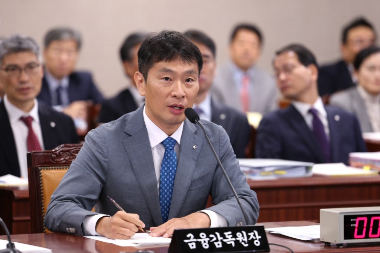 <b>이복현 금감원장</b> "부동산PF 금융·건설사 도덕적 해이 엄격... 