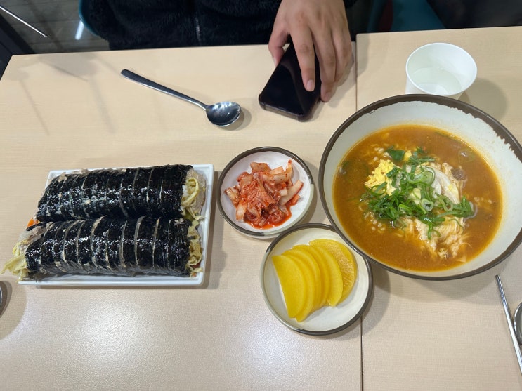 [끼니] 파주 금촌 맛집 김밥이 아주 크고 맛있는 분식집