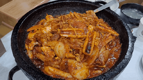  속초 교동 불고기 오삼불고기 맛집 '미랑식당' 푸짐한 백반 반찬 발하는 집