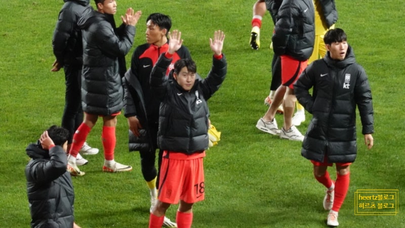 수원 월드컵 경기장 A매치 :레드석 N1구역 18열 시야 및 over the pitch, KFA 굿즈 후기