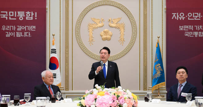 야당 안만나고, 웬 <b>김한길</b> <b>국민통합위</b>? 윤석열 대통령의... 