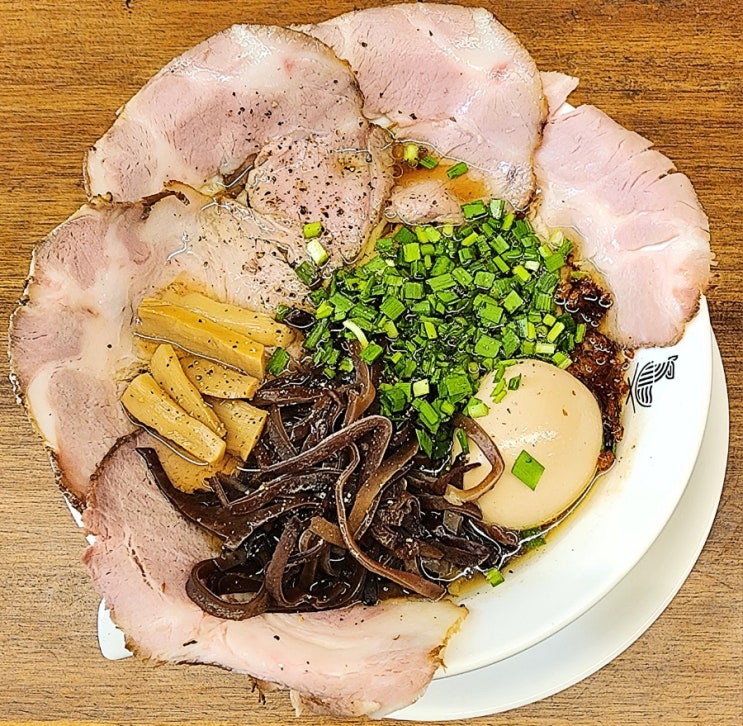  히루마 - 토핑이 엄청 푸짐한 홍대입구역 근처 동교동 라멘맛집! 이 집 라멘들 맛있네?