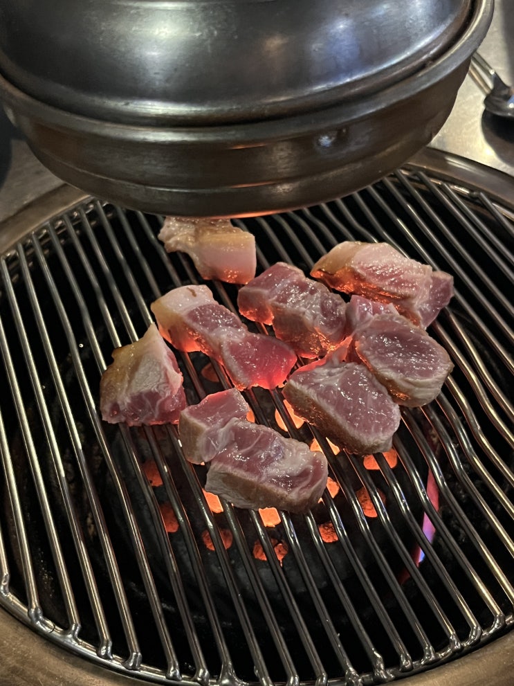  제주도 흑돼지 저리가라 맛있었던 생목살구이를 연탄불에 구워먹을 수 있는 낙성대고깃집이자 낙성대역맛집이었던 연탄부락 낙성대점