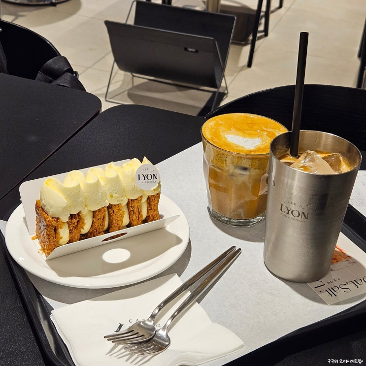  카페드리옹 코엑스점Cafe de LYONCake&Boutique밀푀유바닐라오,쏠라떼브라운밀키