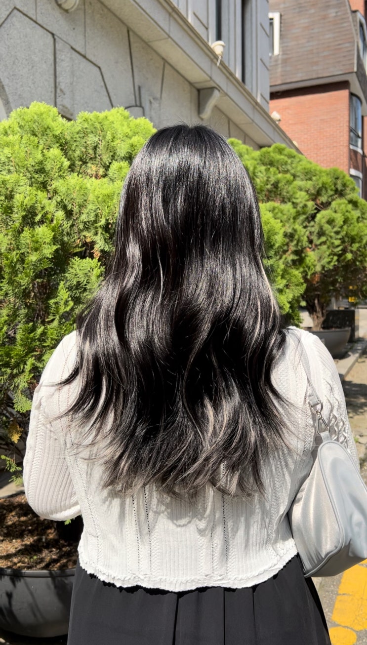  차분하지만 밋밋하지 않은 포인트 발레아쥬붙임머리로 올겨울 보내보아요 ^_^!