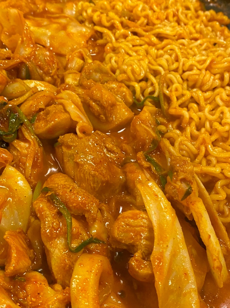  삼각지역 닭갈비 셀프 주먹밥과 볶음밥이 있는 닭갈비 한판