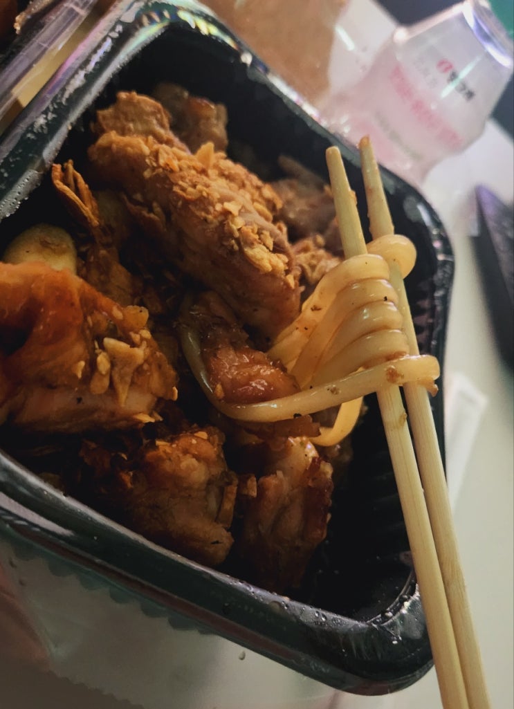  < 야꼬닭 > 숯불바베큐 순살에 우동사리추가하면 너무 맛있음