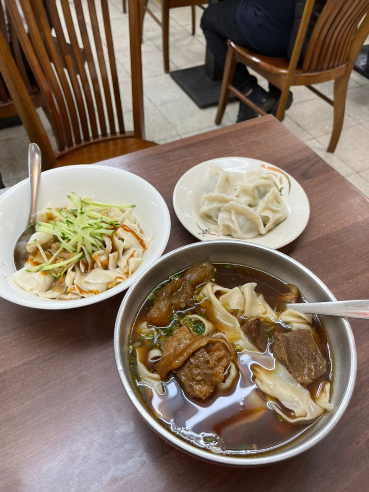  2023년 9월 25일 | 대만여행 1일차, part.2 Lao Shandong Homemade Noodles(량피, 대만식만두 맛집), 타이페이 시먼딩 가볼만한곳 추천