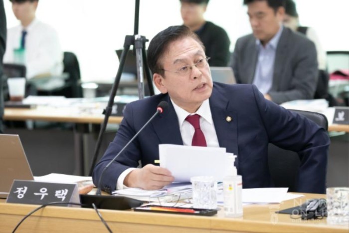 청주시 <b>정우택</b> 국회의원... 문제, <b>이재명</b> 대표가 답해야”... 
